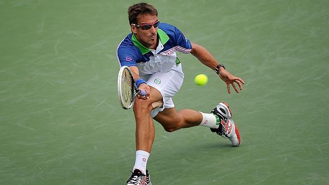 Robredo elimina a Djokovic nueve años después